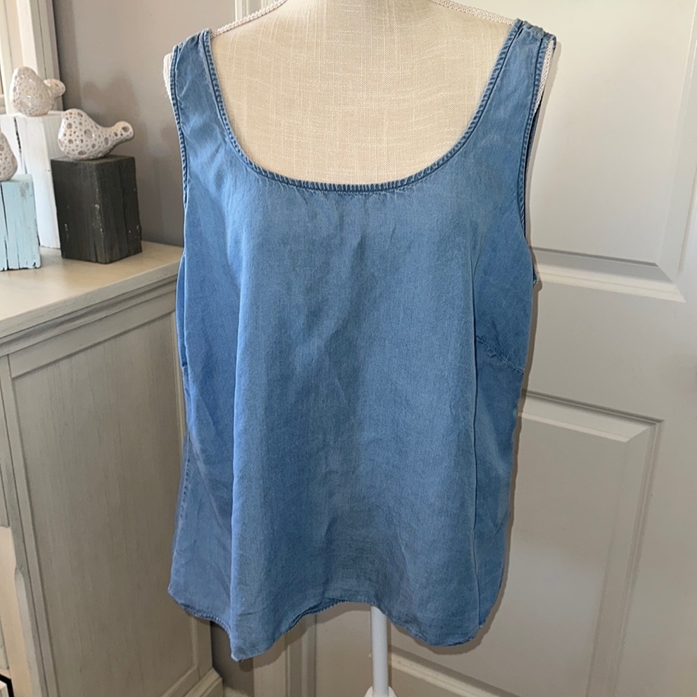 Size 2X chambray tank top with cutout and flutter detail in back. EUC